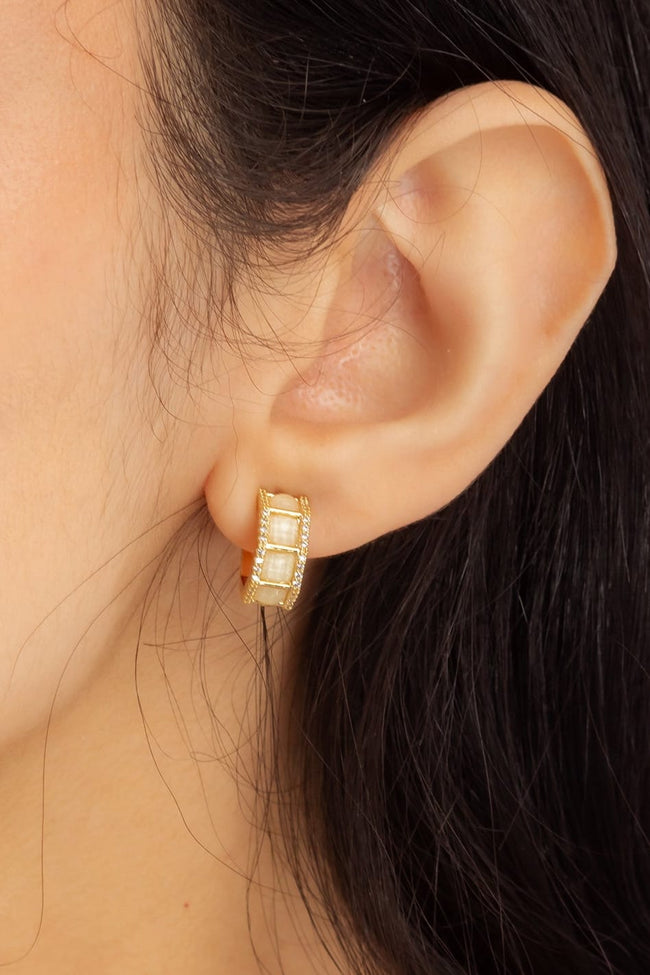 #Ear00048 Hover Image