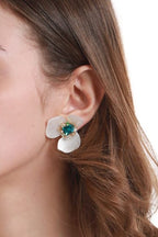 #Ear00063