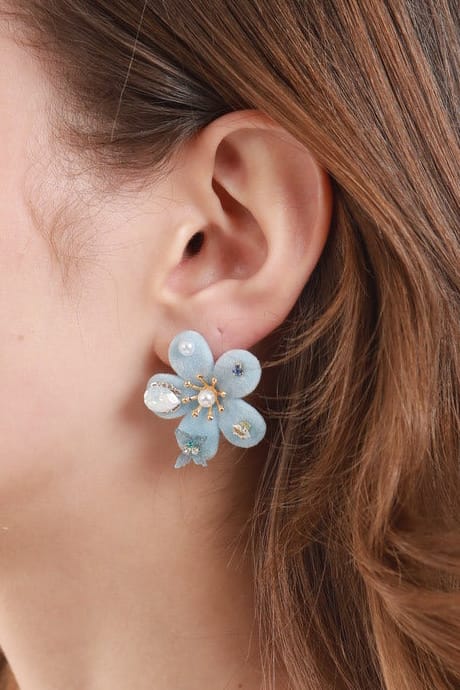 #Ear00065 Hover Image