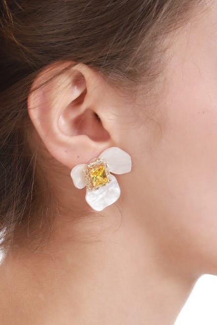 #Ear00068 Hover Image
