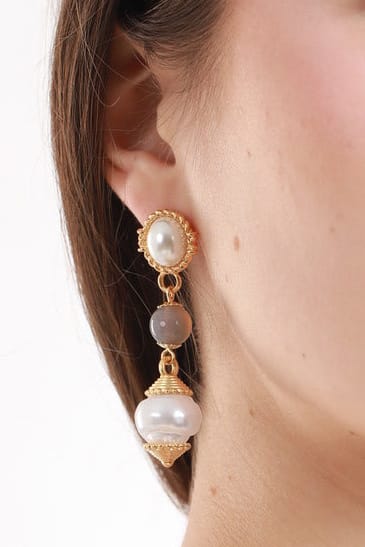 #Ear00070 Hover Image