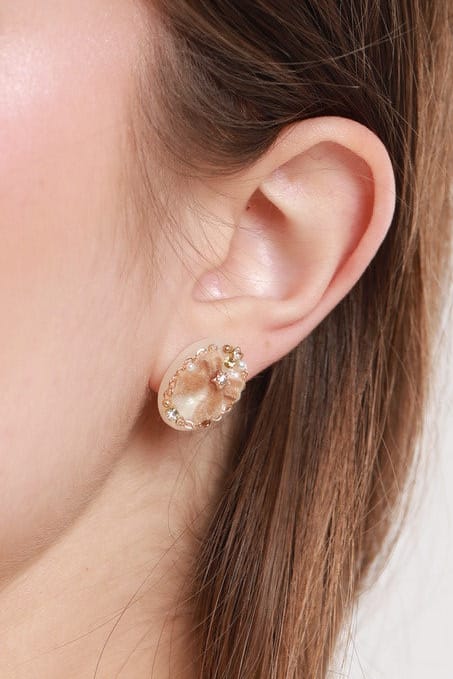 #Ear00074 Hover Image