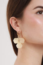 #Ear00082