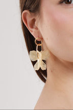 #Ear00082
