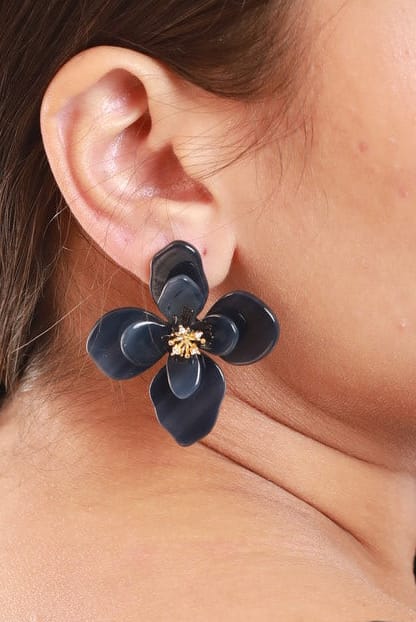 #Ear00092