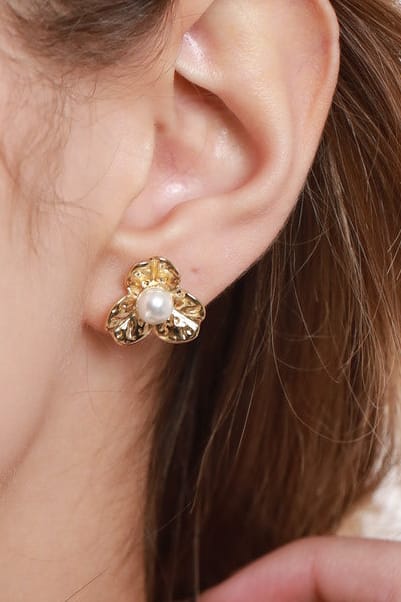 #Ear00095