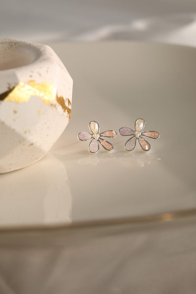 #Ear00109 Hover Image