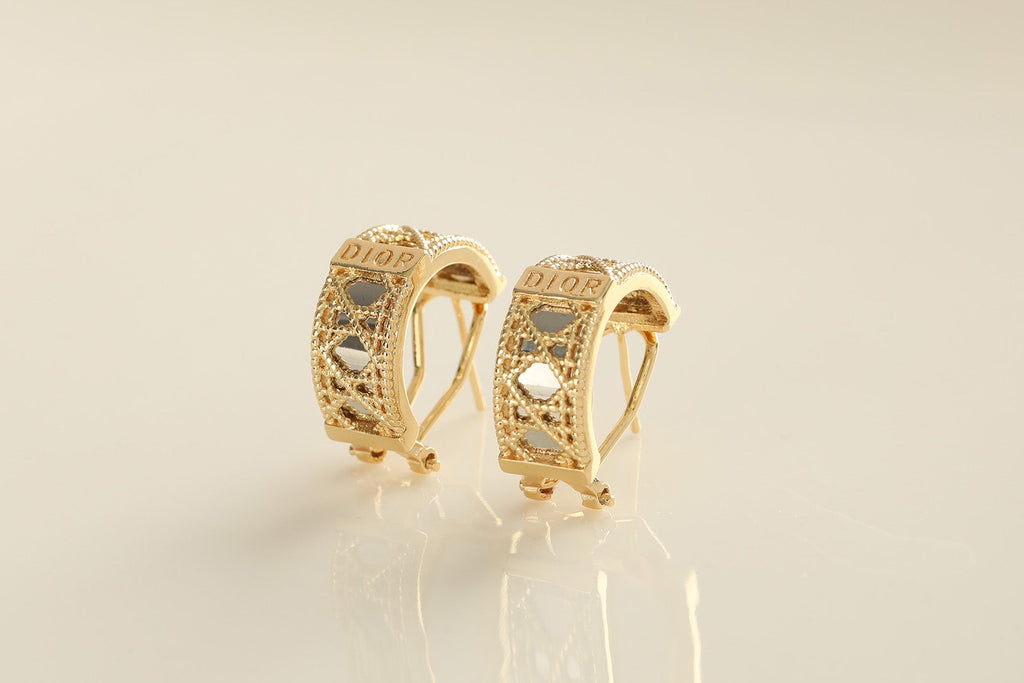 #Ear00137