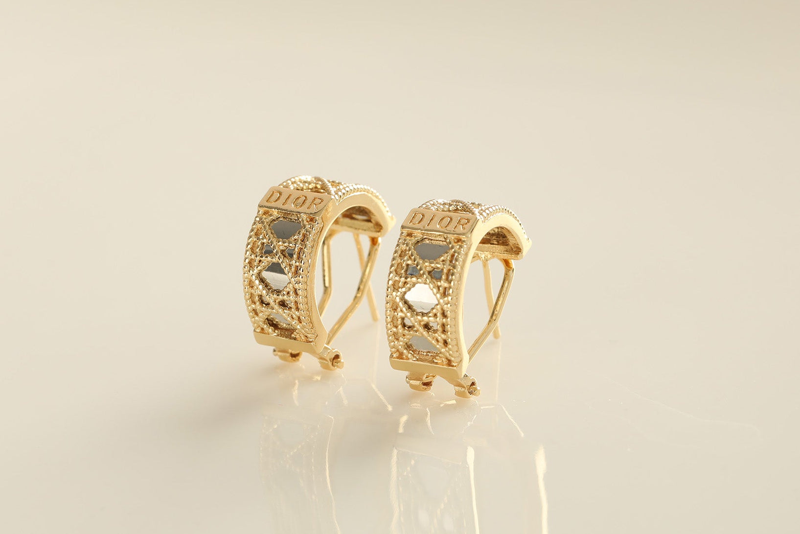 #Ear00137