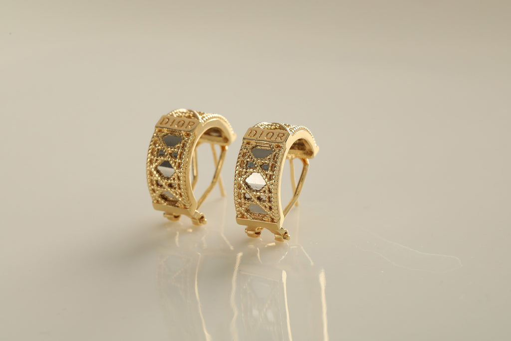 #Ear00138