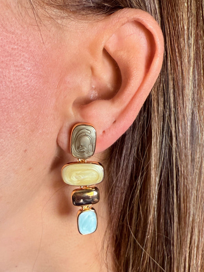 #Ear00155 Main Image