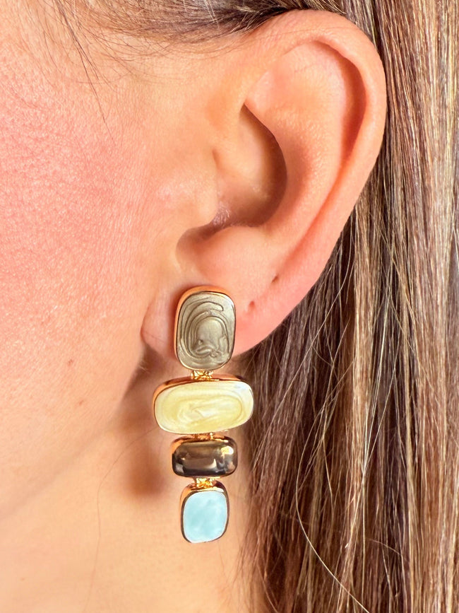 #Ear00155 Hover Image