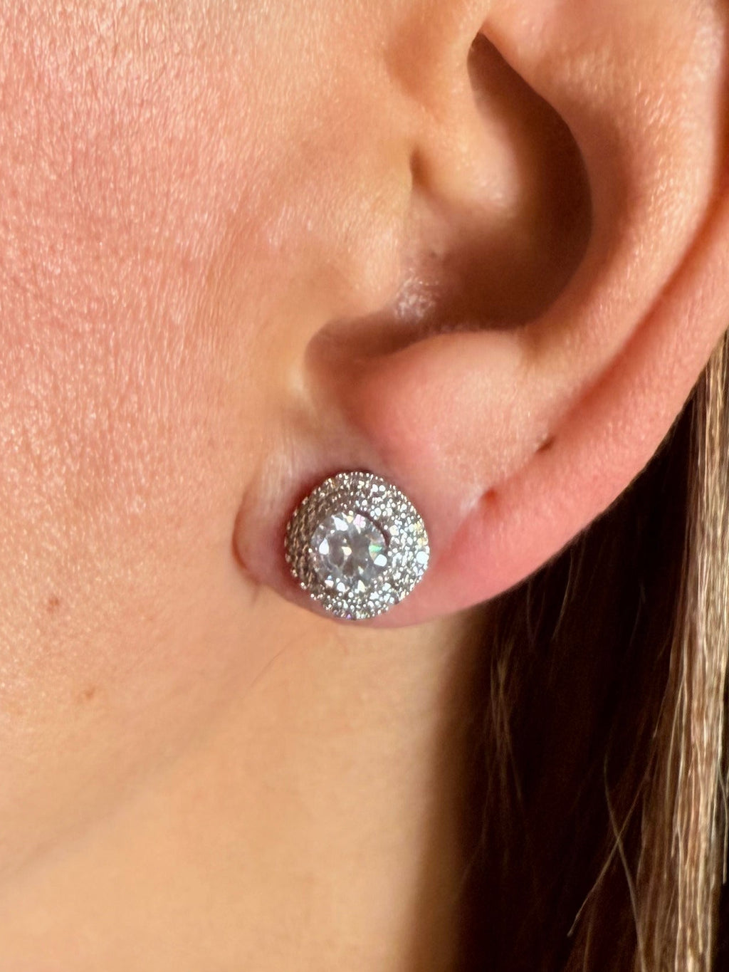 #Ear00142