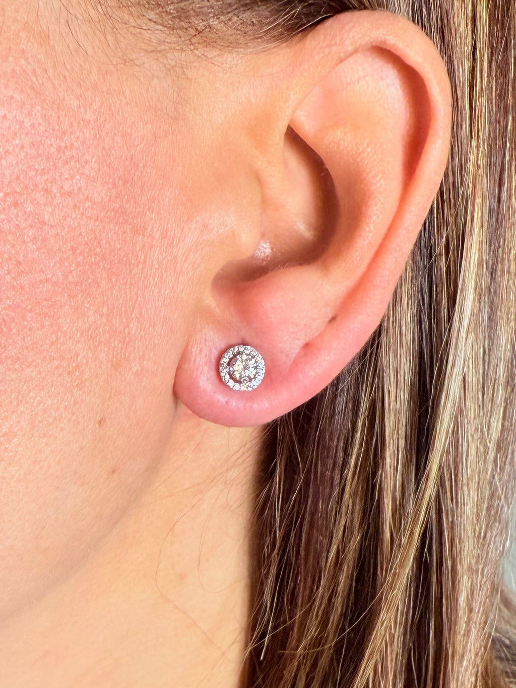 #Ear00144