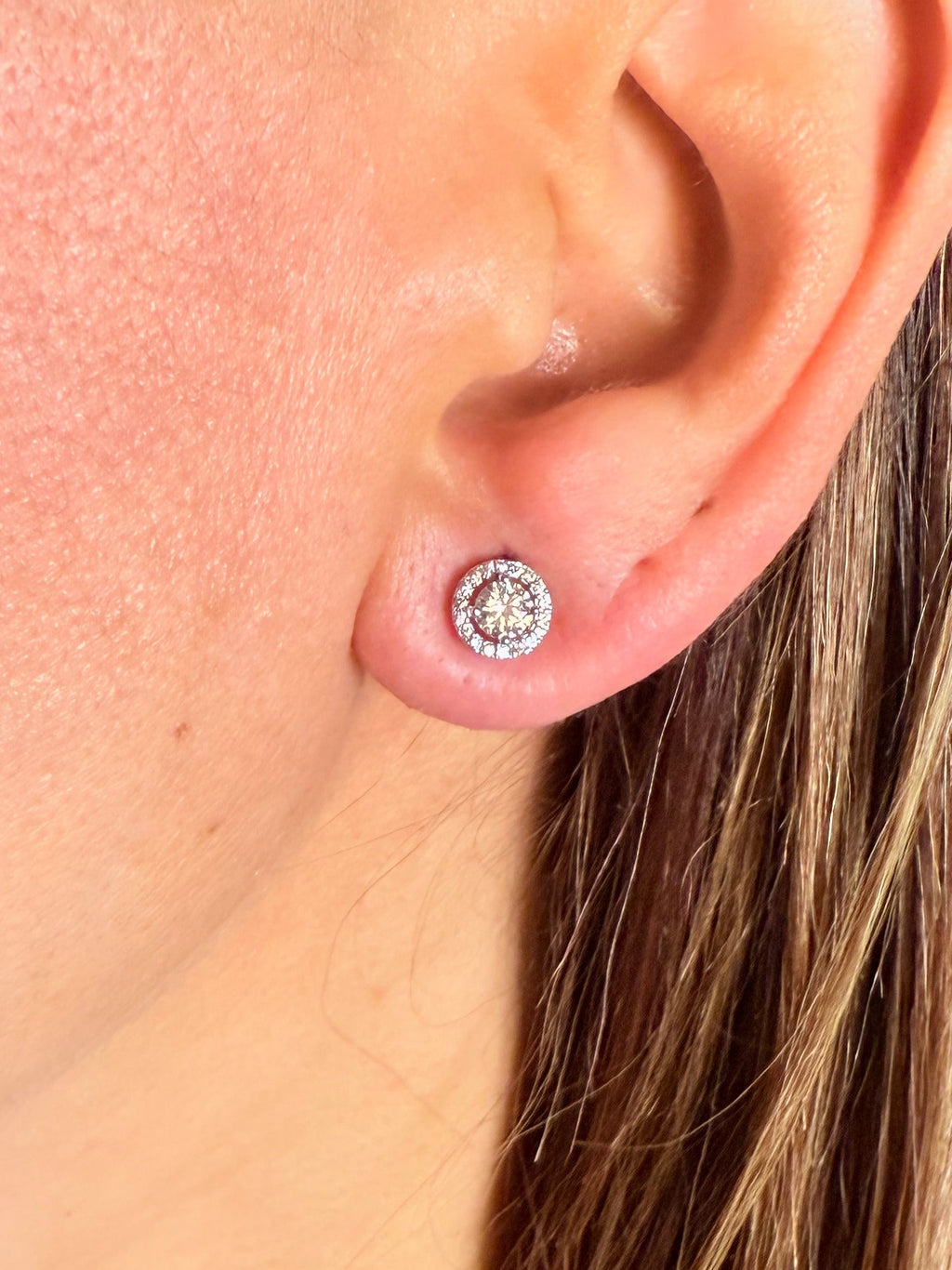 #Ear00144