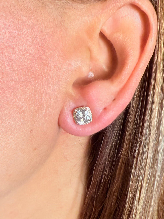 #Ear00146 Hover Image