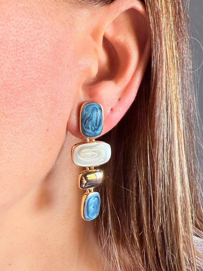 #Ear00154 Hover Image